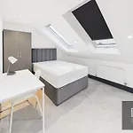 Sleek & Spacious 7-bed In Filton Feriehus Bristol