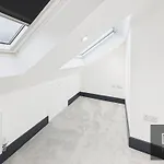 Sleek & Spacious 7-bed In Filton Feriehus