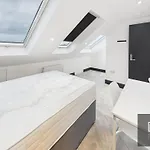 Sleek & Spacious 7-bed In Filton Feriehus