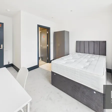 Nyaraló Sleek & Spacious 7-bed In Filton *