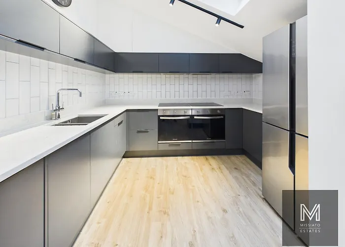 Sleek & Spacious 7-bed In Filton * Bristol