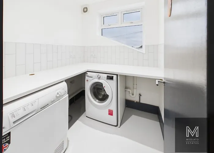 Sleek & Spacious 7-bed In Filton Prázdninový dům Bristol