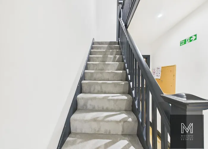 Vakantiehuis Sleek&spacious 7-bed In Filton