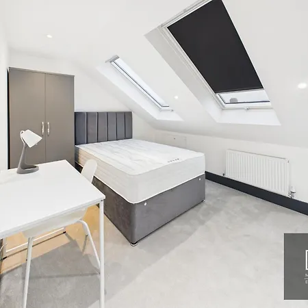 Sleek & Spacious 7-bed In Filton Casa de Férias Bristol