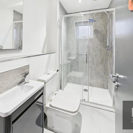 Dom wakacyjny Sleek & Spacious 7-bed In Filton Bristol