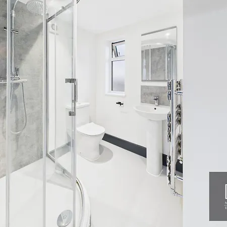 Sleek & Spacious 7-bed In Filton Casa de Férias Bristol