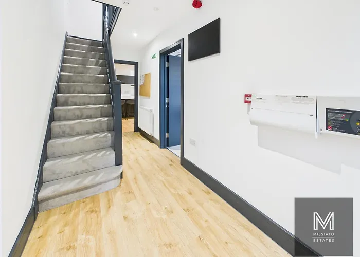 Dom wakacyjny Sleek & Spacious 7-bed In Filton